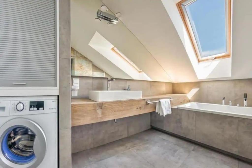 Apartment Close-central - One Bedroom With Balcony - Center - Sb12 *